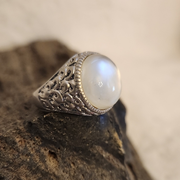 NWOT Lia Sophia "Alabaster" Silver and translucent Chrystal ring - Sz 10 - Picture 1 of 6